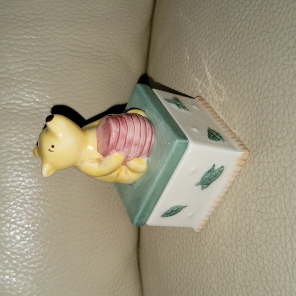 cute vintage winnie the pooh trinket box - Picture 2 of 2